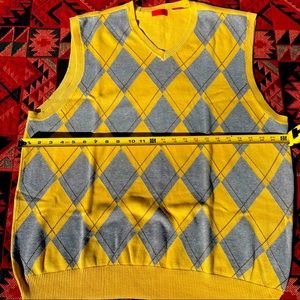 Izod Mens XL Yellow Argyle Sweater Vest